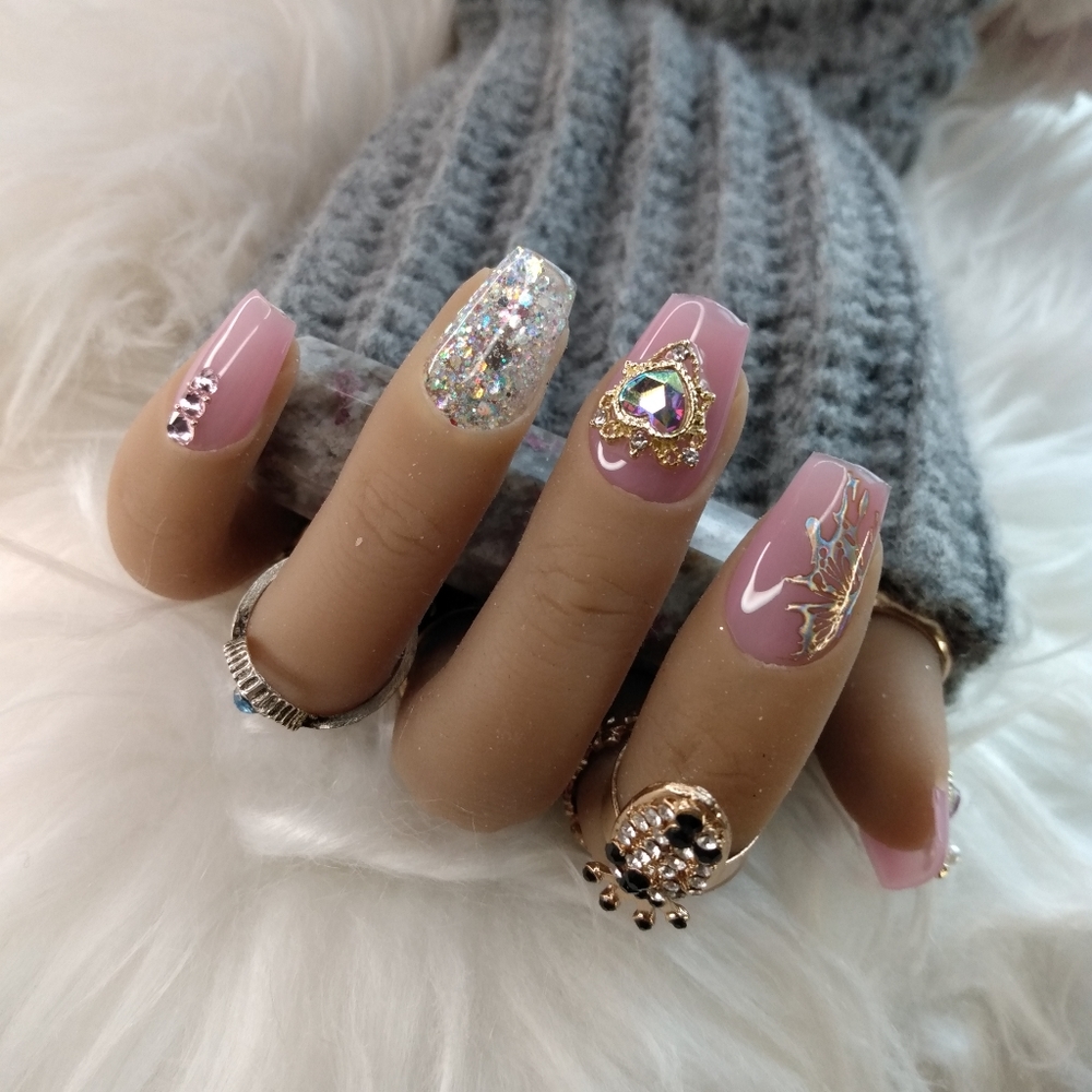 Press on nails (short coffin)